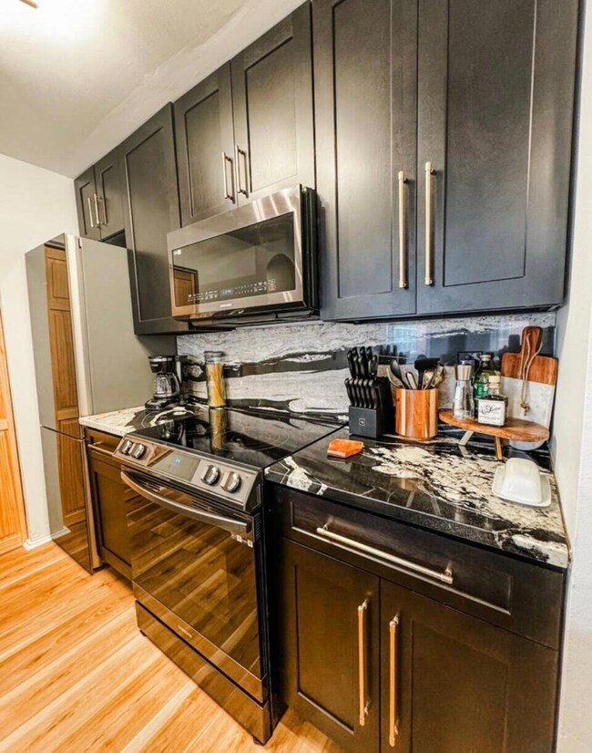 The Broadway unit 410, Milwaukee, WI 53202 - photo 3