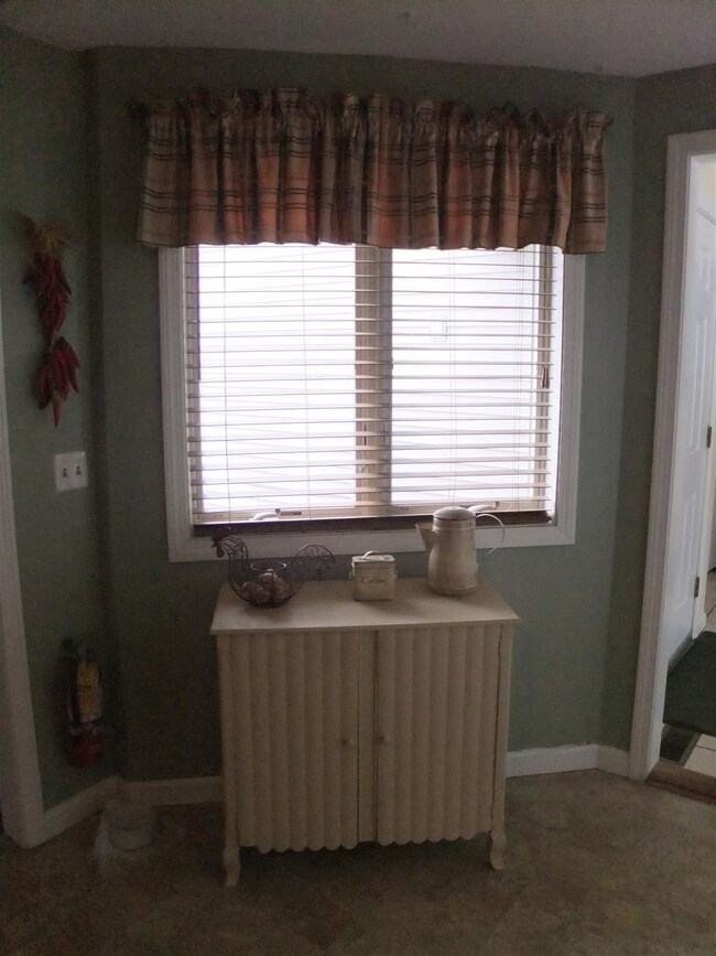 55 Walden Pond Dr, Nashua, NH 03064 - photo 4