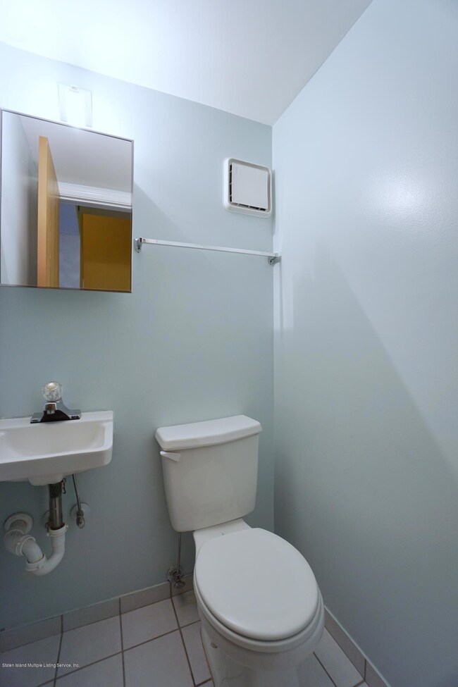 (4) HALF BATH