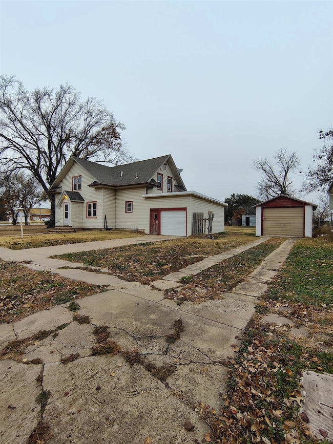 404 E Main St, Pretty Prairie, KS 67570 - photo 2