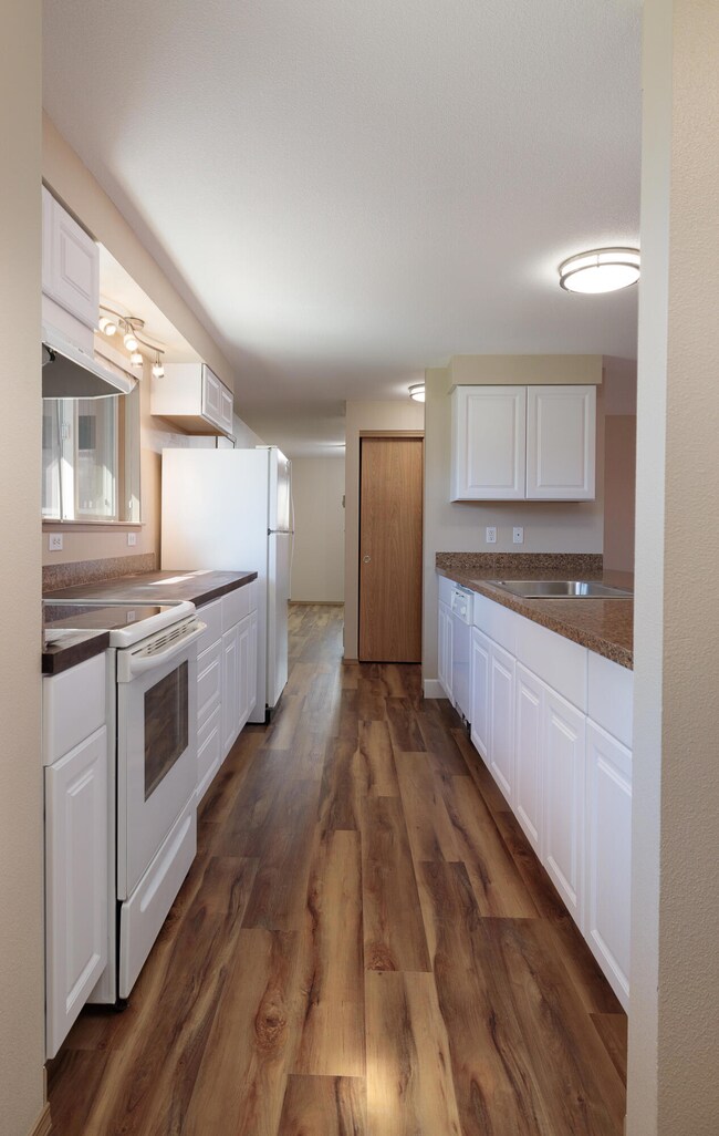 2135 SW Obsidian Ave, Redmond, OR 97756 - photo 4