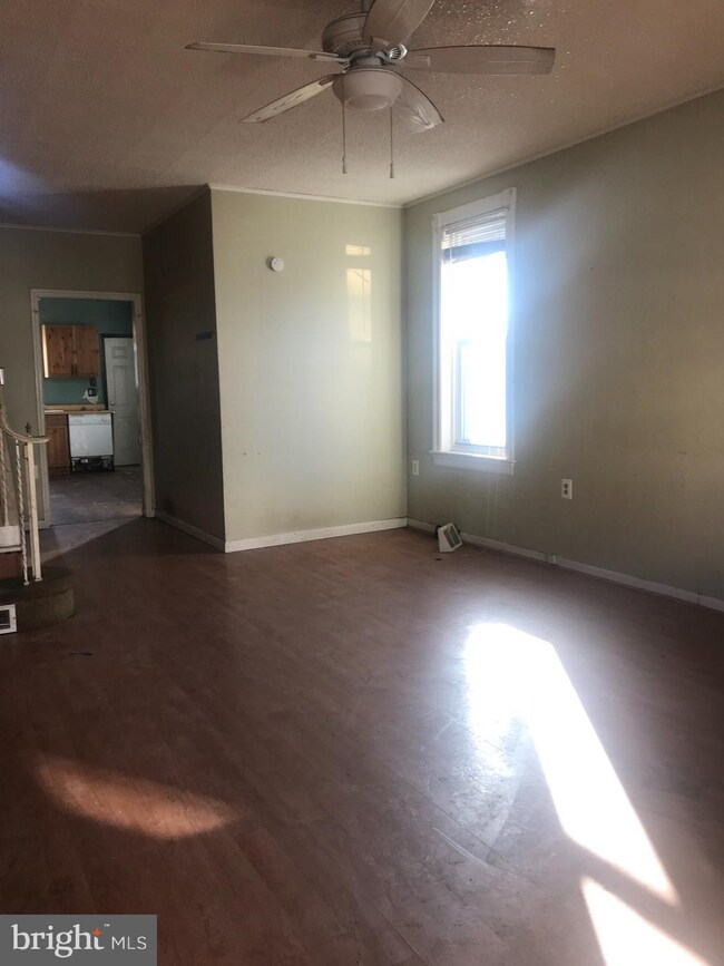 312 Warren St, Gloucester City, NJ 08030 - photo 5