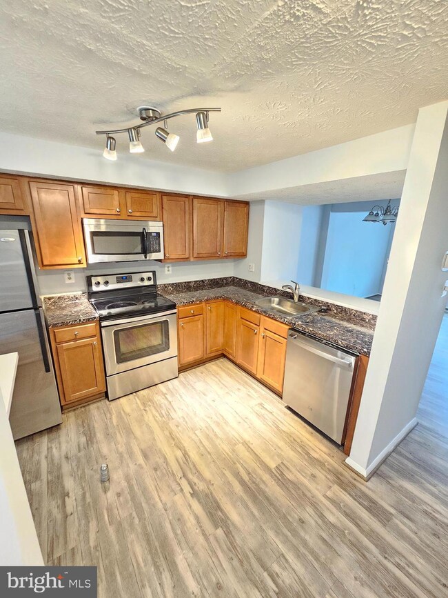 13 Farmcrest Ct, Silver Spring, MD 20905 - photo 4