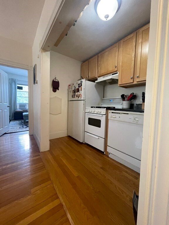 138 Huron Ave unit 4, Cambridge, MA 02138 - photo 3