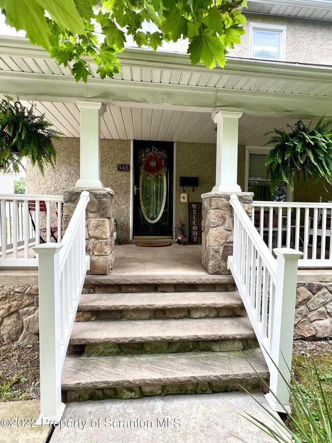 946 Throop St, Dunmore, PA 18512 - photo 7