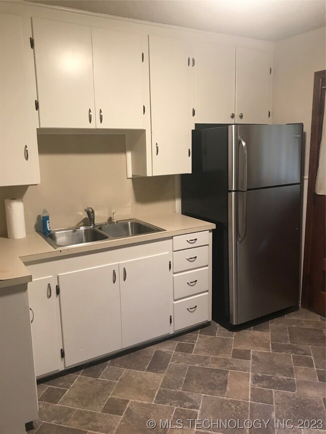 Kitchen with all appliances