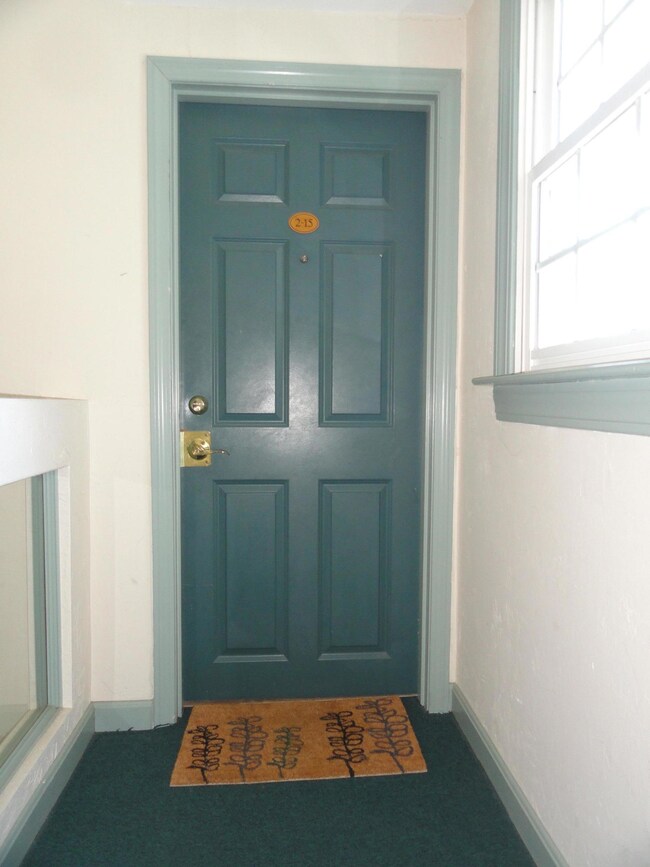 Step inside this wonderful unit
