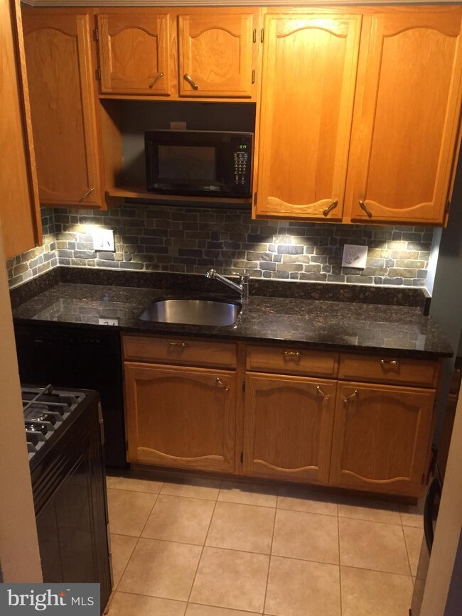 2224 Dartmouth Dr, Alexandria, VA 22307 - photo 7