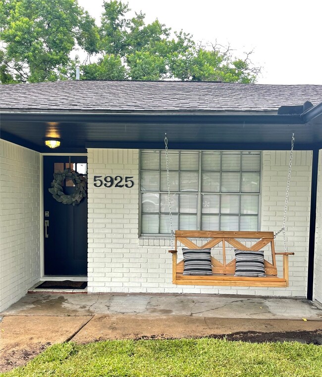 5925 Jerrycrest Dr, Pearland, TX 77584 - photo 2