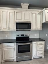 216 Cleveland St, Cleburne, TX 76031 - photo 5