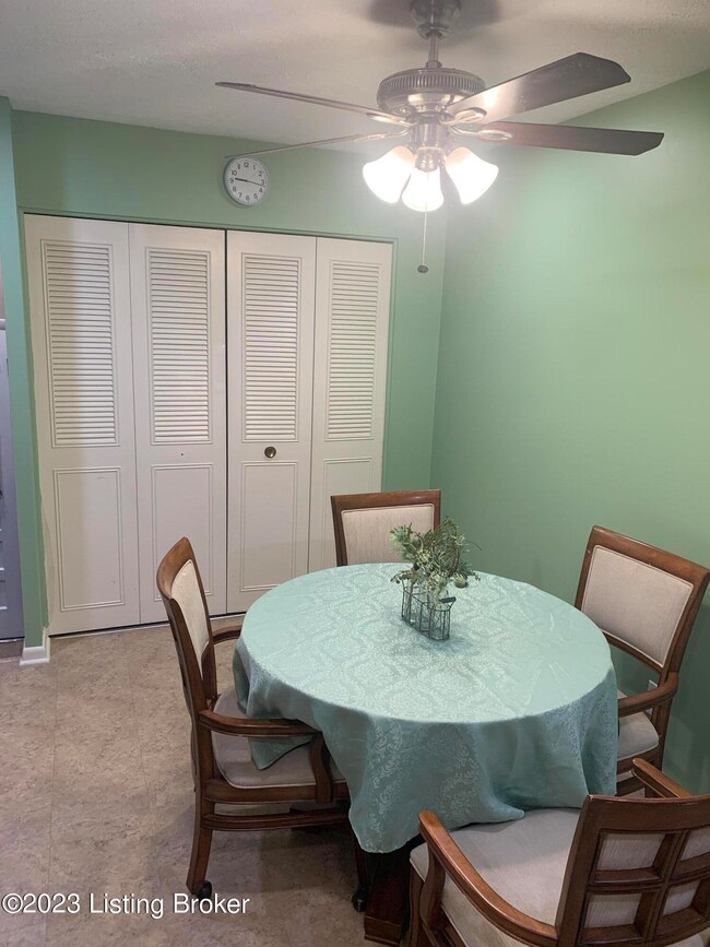 9302 Hudson Ln, Louisville, KY 40291 - photo 6