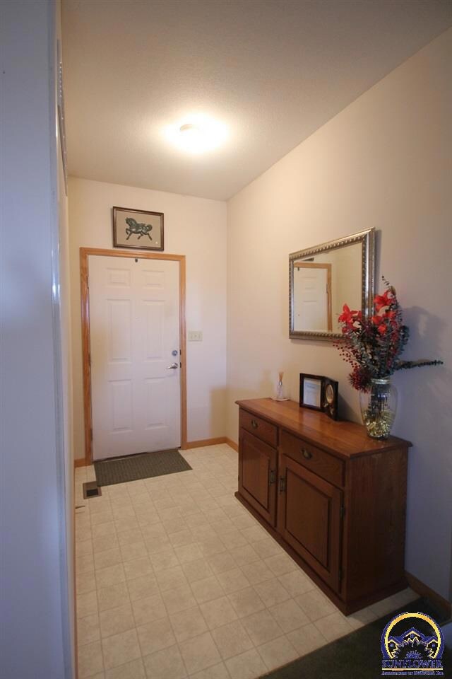 1737 SW Valley View Ct, Topeka, KS 66615 - photo 2