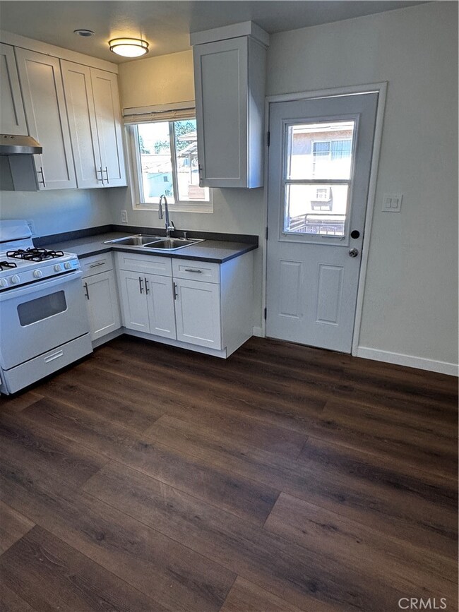 1357 Orange Grove Ave unit A, Glendale, CA 91205 - photo 3