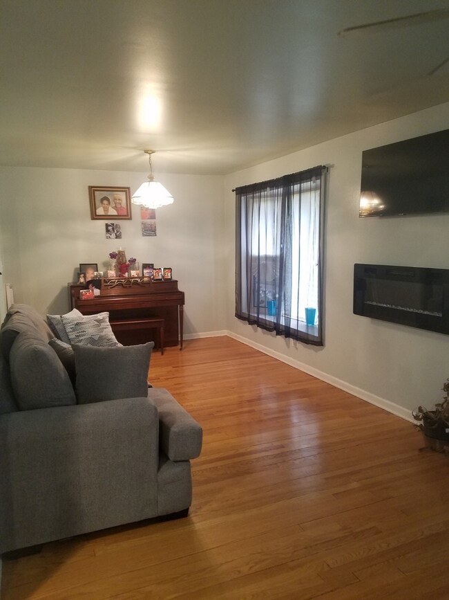 15331 Sunset Dr, Dolton, IL 60419 - photo 4