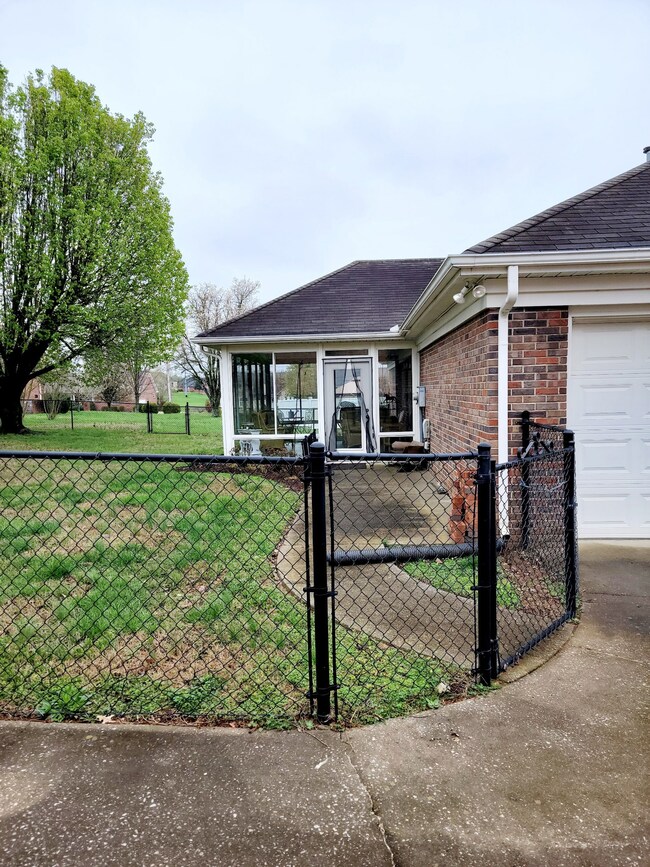 210 Megan Cir, Shelbyville, TN 37160 - photo 6