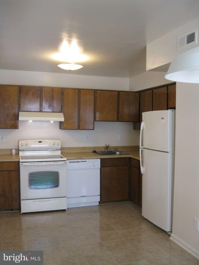 4111 Pleasant Meadow Ct unit 88C, Chantilly, VA 20151 - photo 2