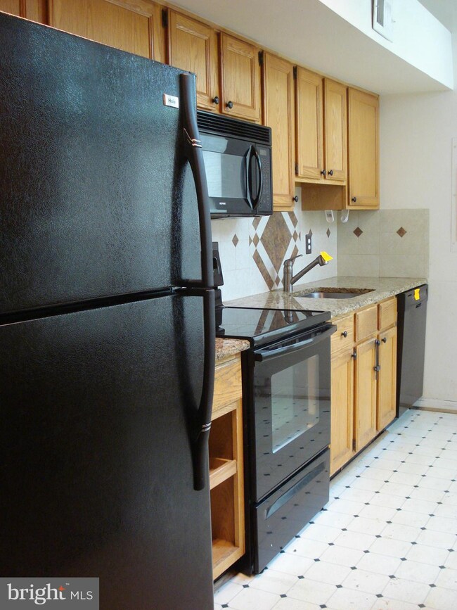 20016 Gateshead Cir, Germantown, MD 20876 - photo 6