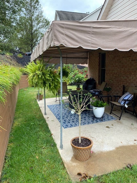Covered patio with winter and summer awnings