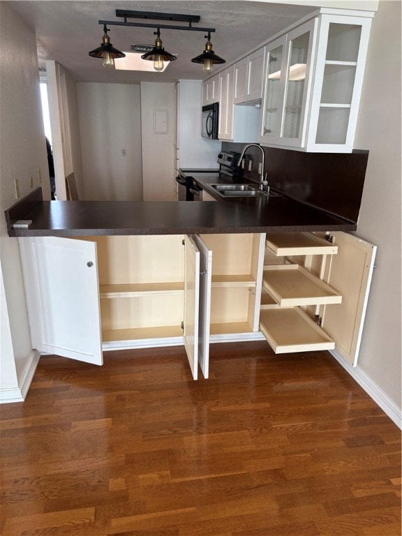 Extra storage under the breakfast bar
