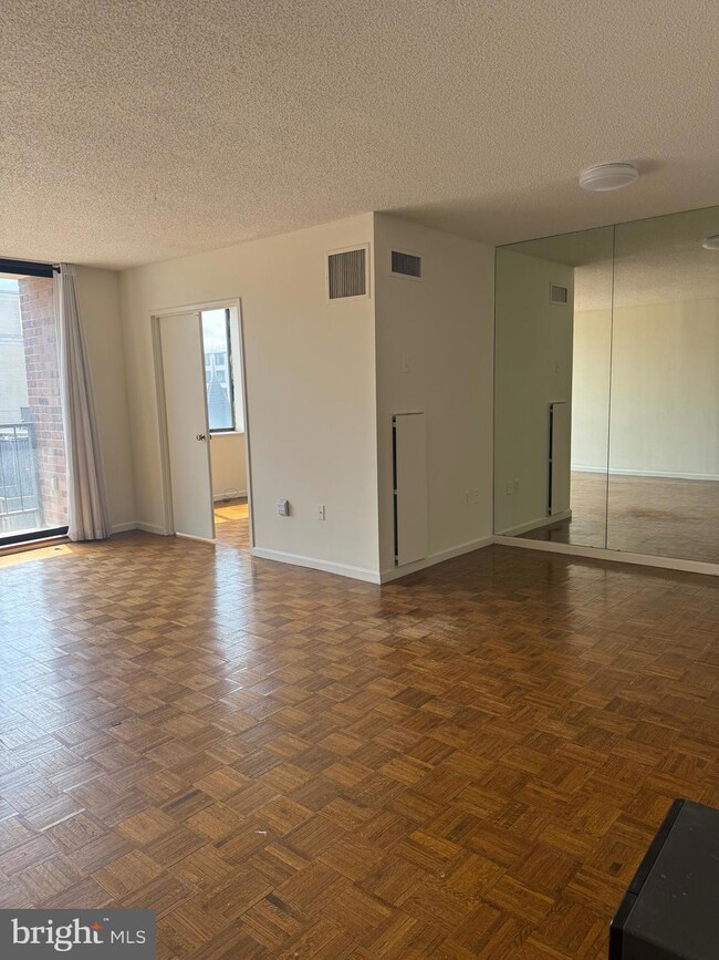 The Westbridge Condominiums unit 919, Washington, DC 20037 - photo 4