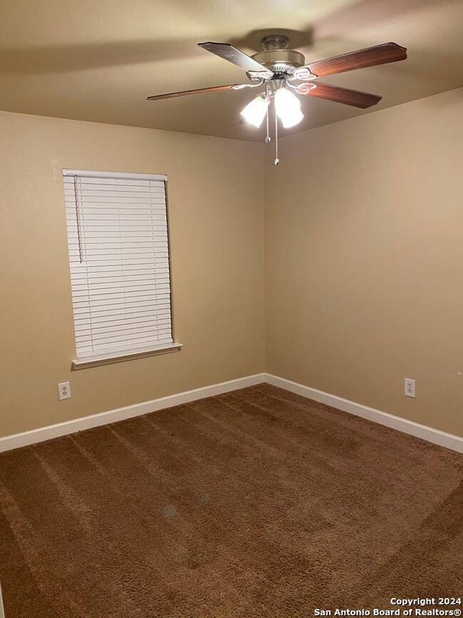 10646 S Shaenridge, San Antonio, TX 78254 - photo 5