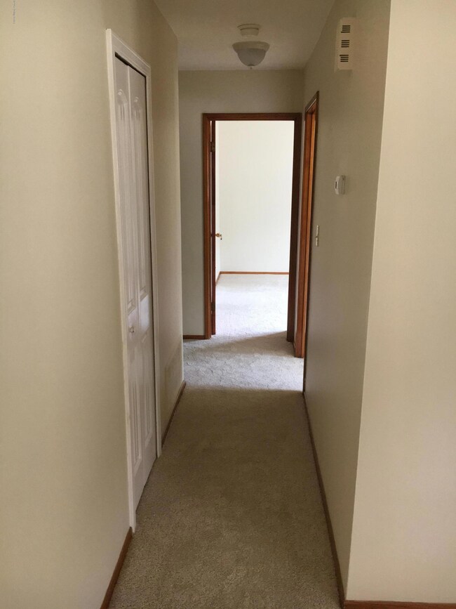 9109 Satinwood Ct, Louisville, KY 40229 - photo 6