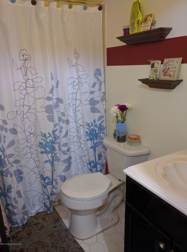 37 Vaughan bathroom1