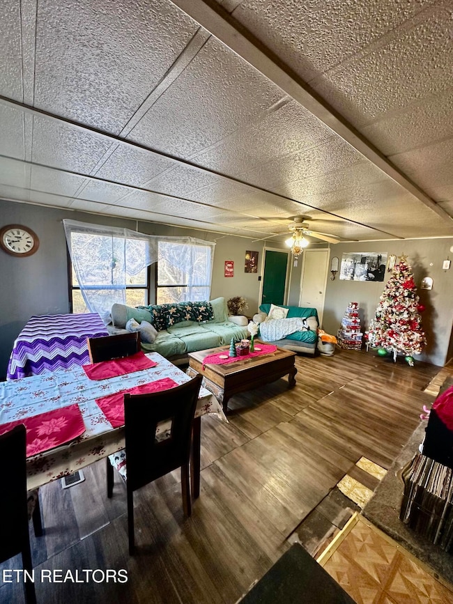 1500 Coalhill Rd, Sunbright, TN 37872 - photo 7