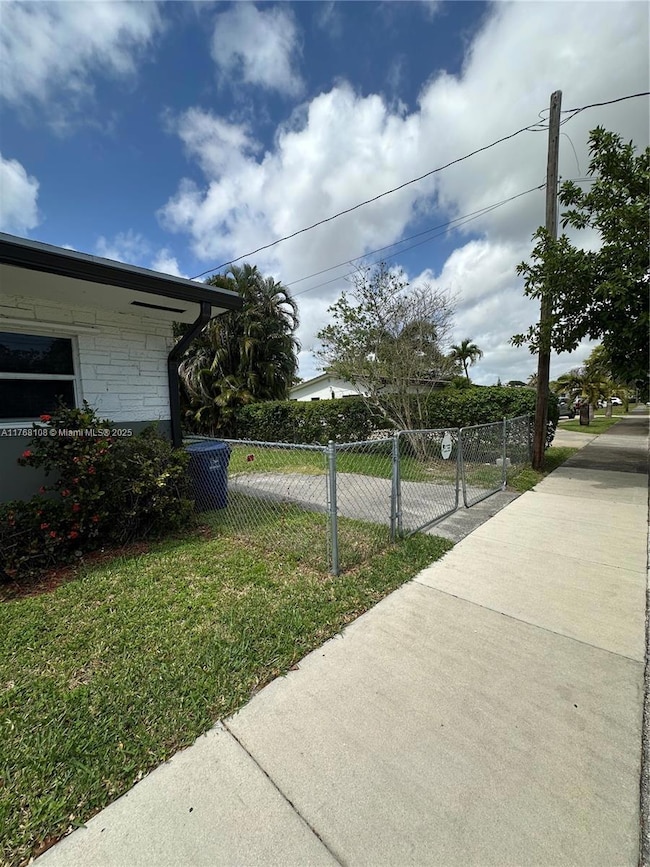 402 SW 8th St unit 2, Hallandale Beach, FL 33009 - photo 2