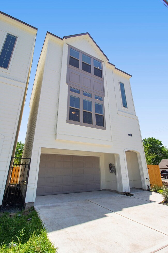 6827 Sidney St, Houston, TX 77021 - photo 2