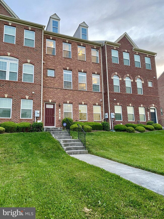 703 Addison Rd S, Capitol Heights, MD 20743 - photo 2