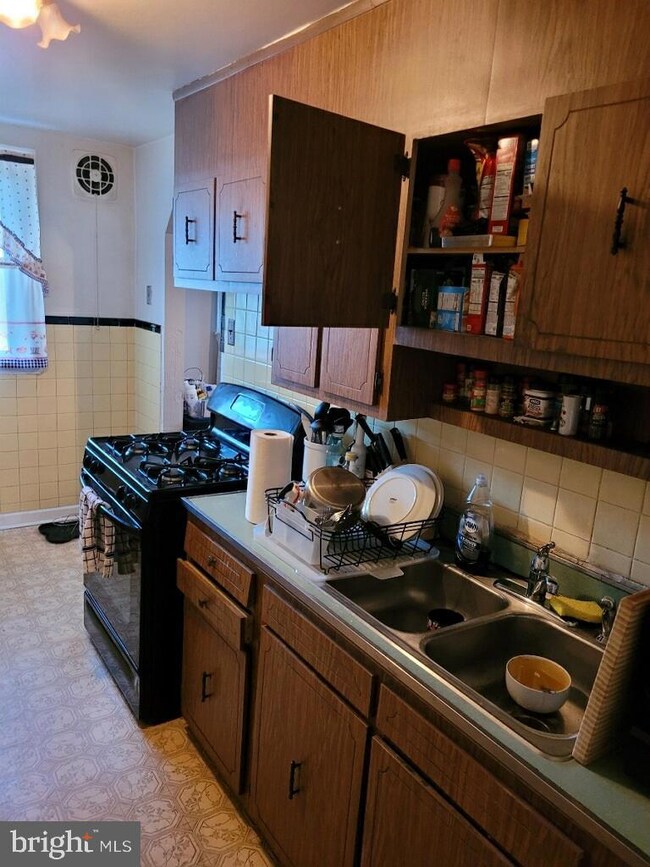 521 Terravilla Ln, Ridley Park, PA 19078 - photo 3