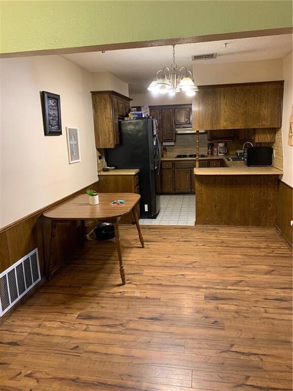 1004 S. Patterson Dr., Eating Area