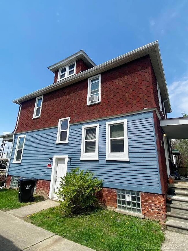 5766 Parker St, Detroit, MI 48213 - photo 2