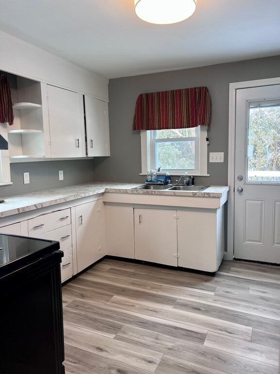 600 Hildreth St, Dracut, MA 01826 - photo 2