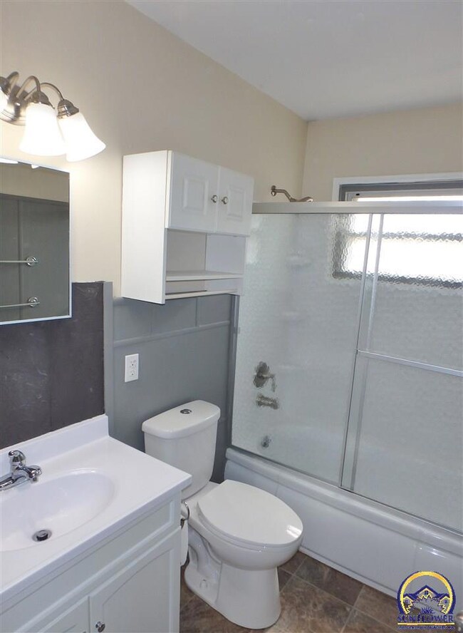 1319 SW Croix St, Topeka, KS 66611 - photo 7