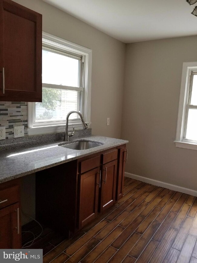 704 Larchmont Ave, Capitol Heights, MD 20743 - photo 5