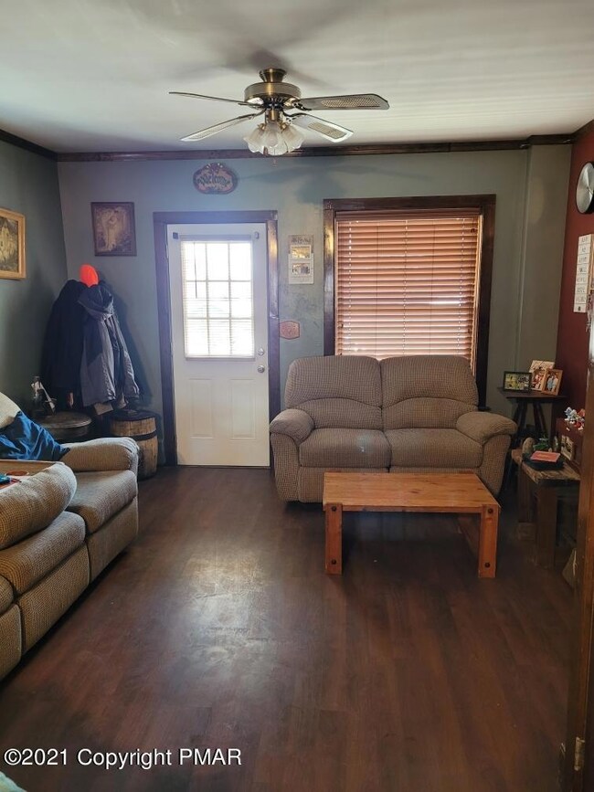 209 B St, Pen Argyl, PA 18072 - photo 7