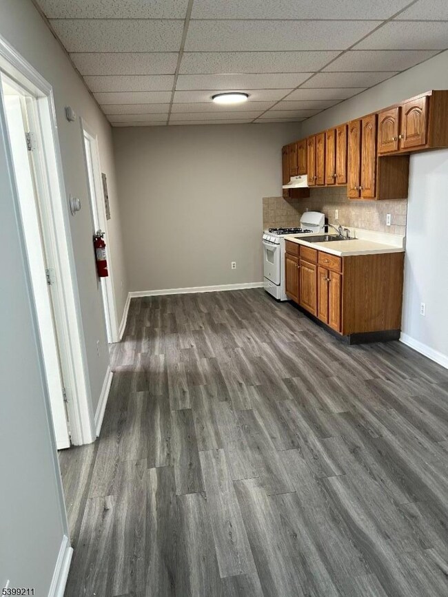 111 Anderson Ave unit 5, Fairview, NJ 07022 - photo 2