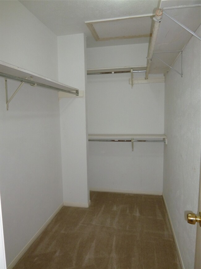 3 Regency Ln, Houston, TX 77088 - photo 2