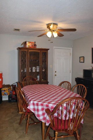 Eat-in Kitchen