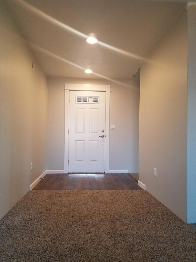 8251 Dime Ln, White City, OR 97503 - photo 3