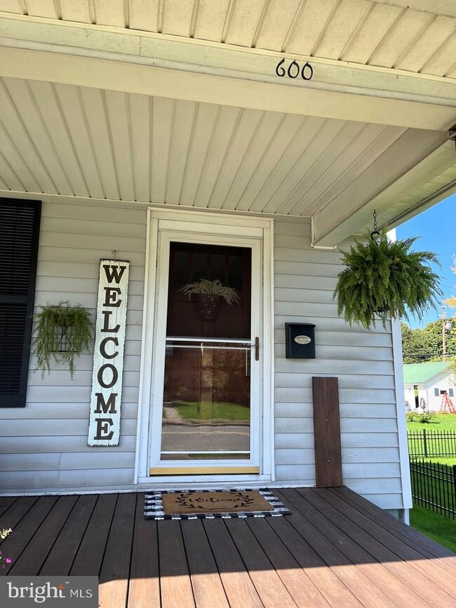 600 N Market St, Selinsgrove, PA 17870 - photo 2