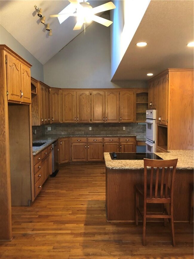 705 Foxfire Ln, Bentonville, AR 72712 - photo 3