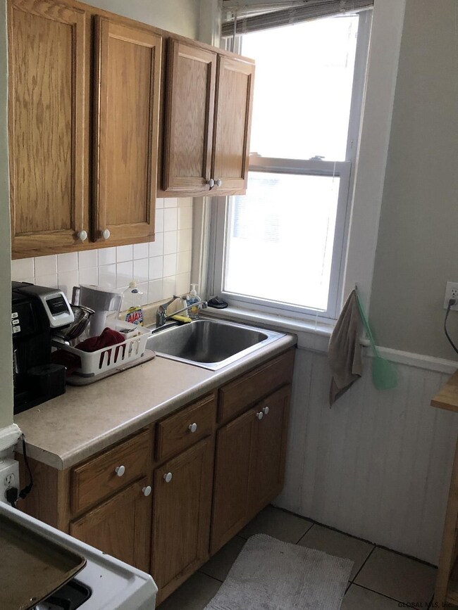 768 Myrtle Ave, Albany, NY 12208 - photo 6