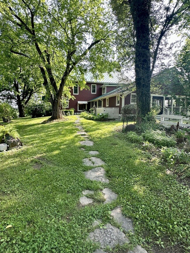 1098 New Center Church Rd, Shelbyville, TN 37160 - photo 4