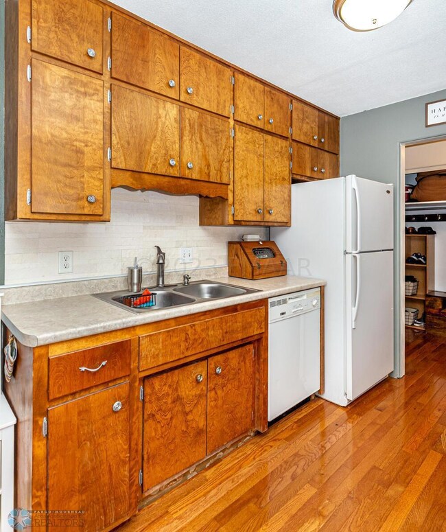 607 7th St S unit 22, Fargo, ND 58103 - photo 5