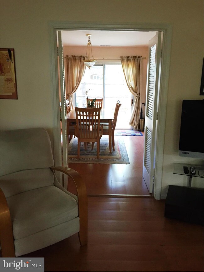 8226 Carrleigh Pkwy unit 82, Springfield, VA 22152 - photo 6