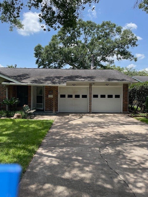 1210 Cypress St, Alvin, TX 77511 - photo 5