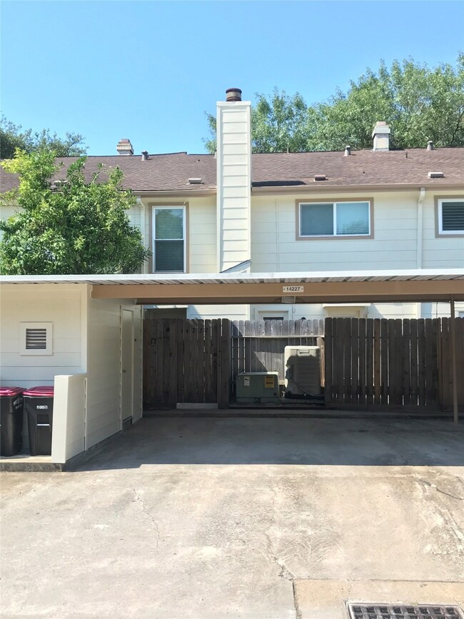 14227 Lost Meadow Ln, Houston, TX 77079 - photo 3